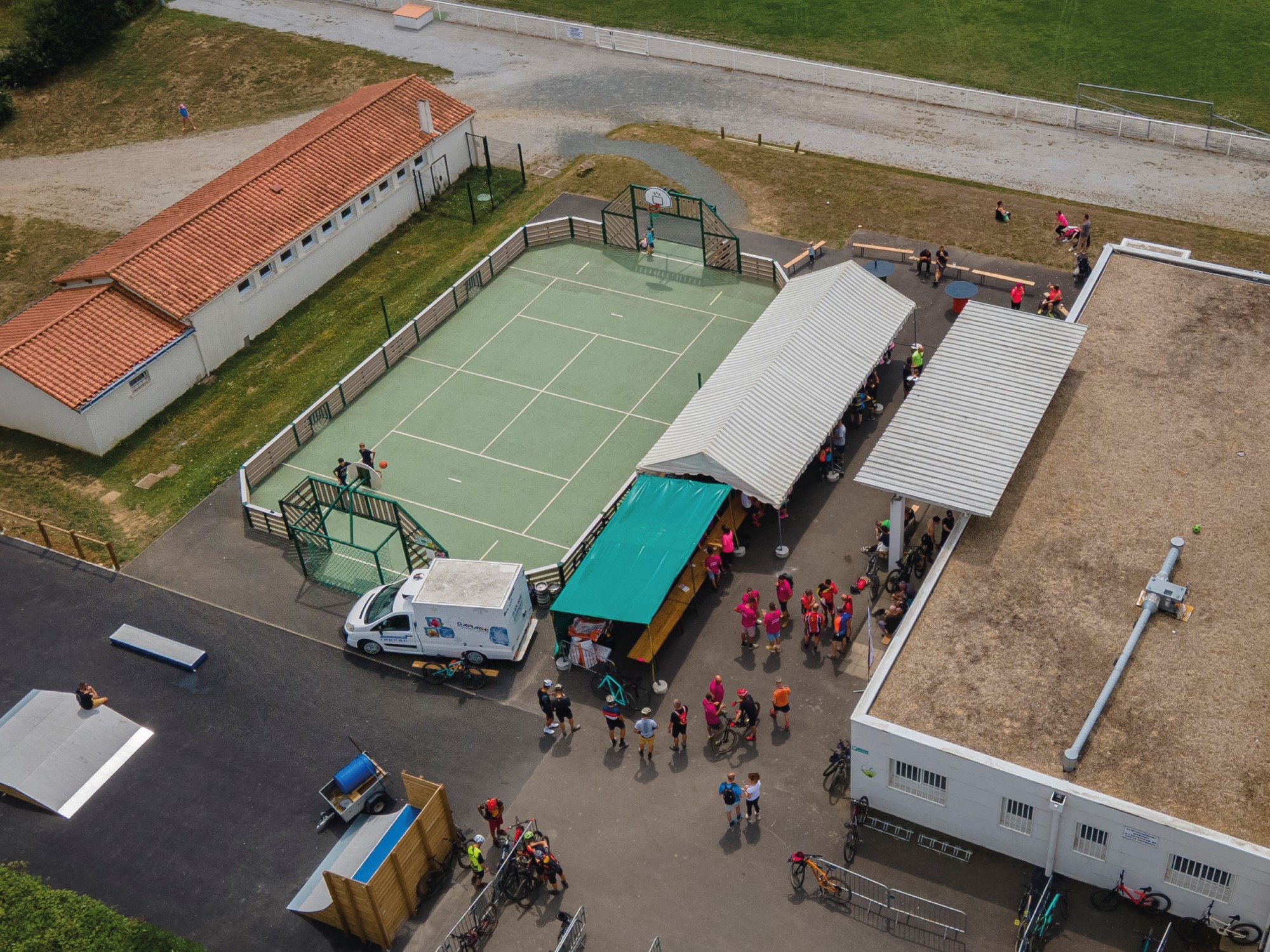 Les bénévoles, de l'association les D'calés Machéens