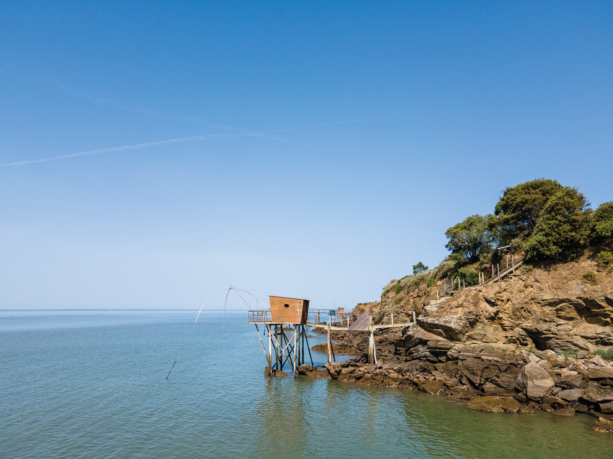 Photographie drone au dessus de la mer, d'un carrelet à la Bernerie en Retz