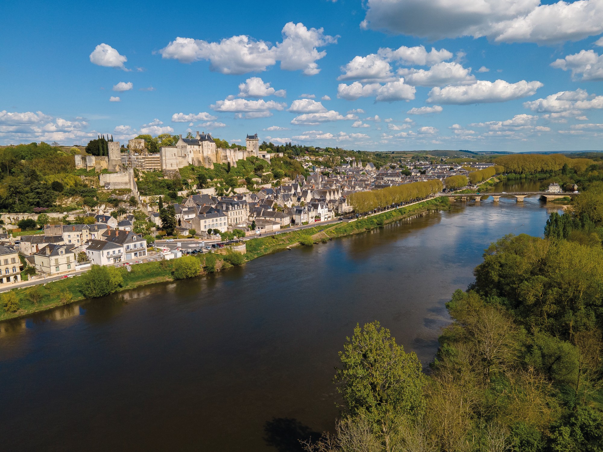 Photographie aérienne de la forteresse de Chinon