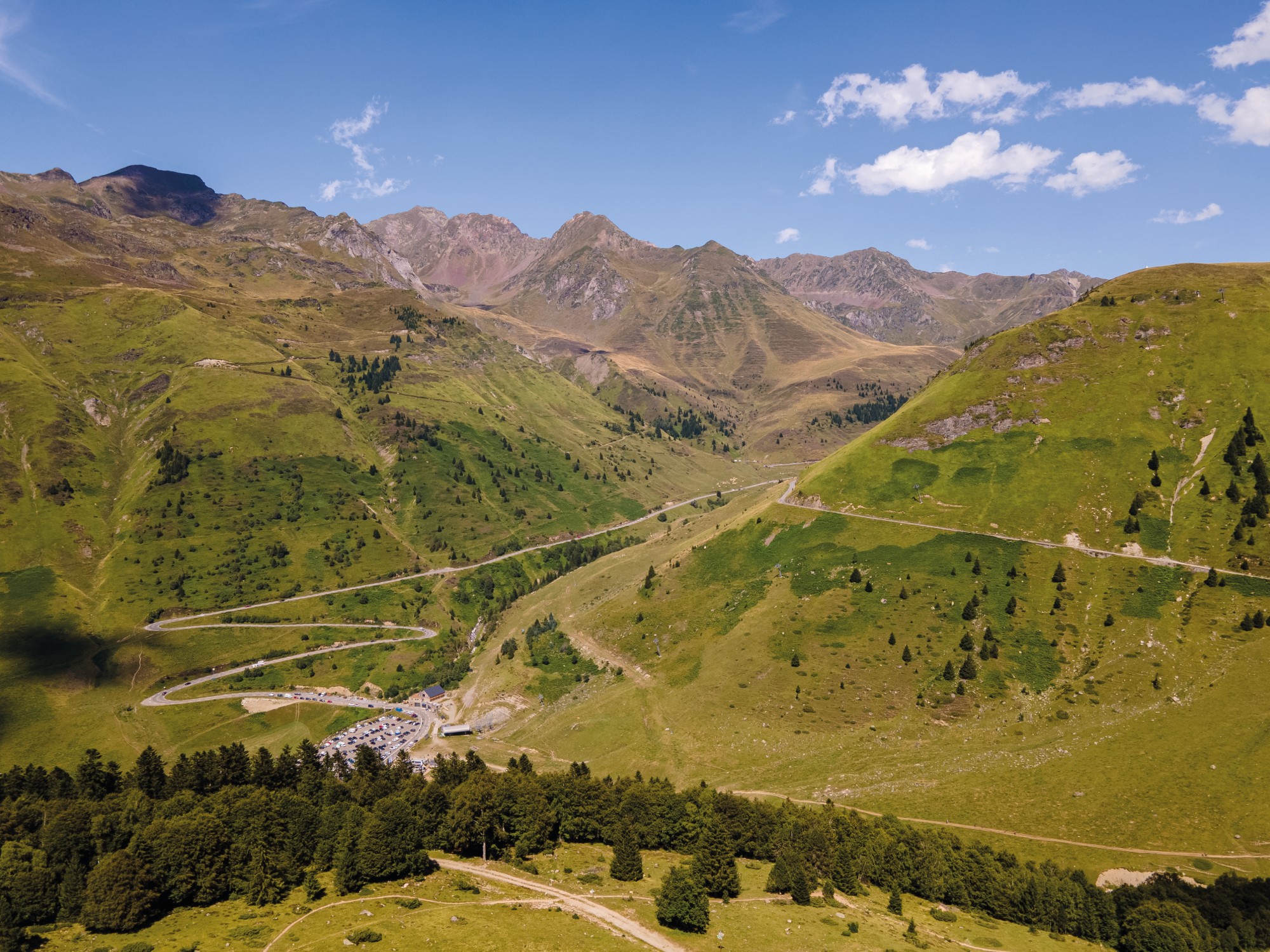 Photo drone des montagnes à Barèges non loin du Tourmalet et du pic du midi