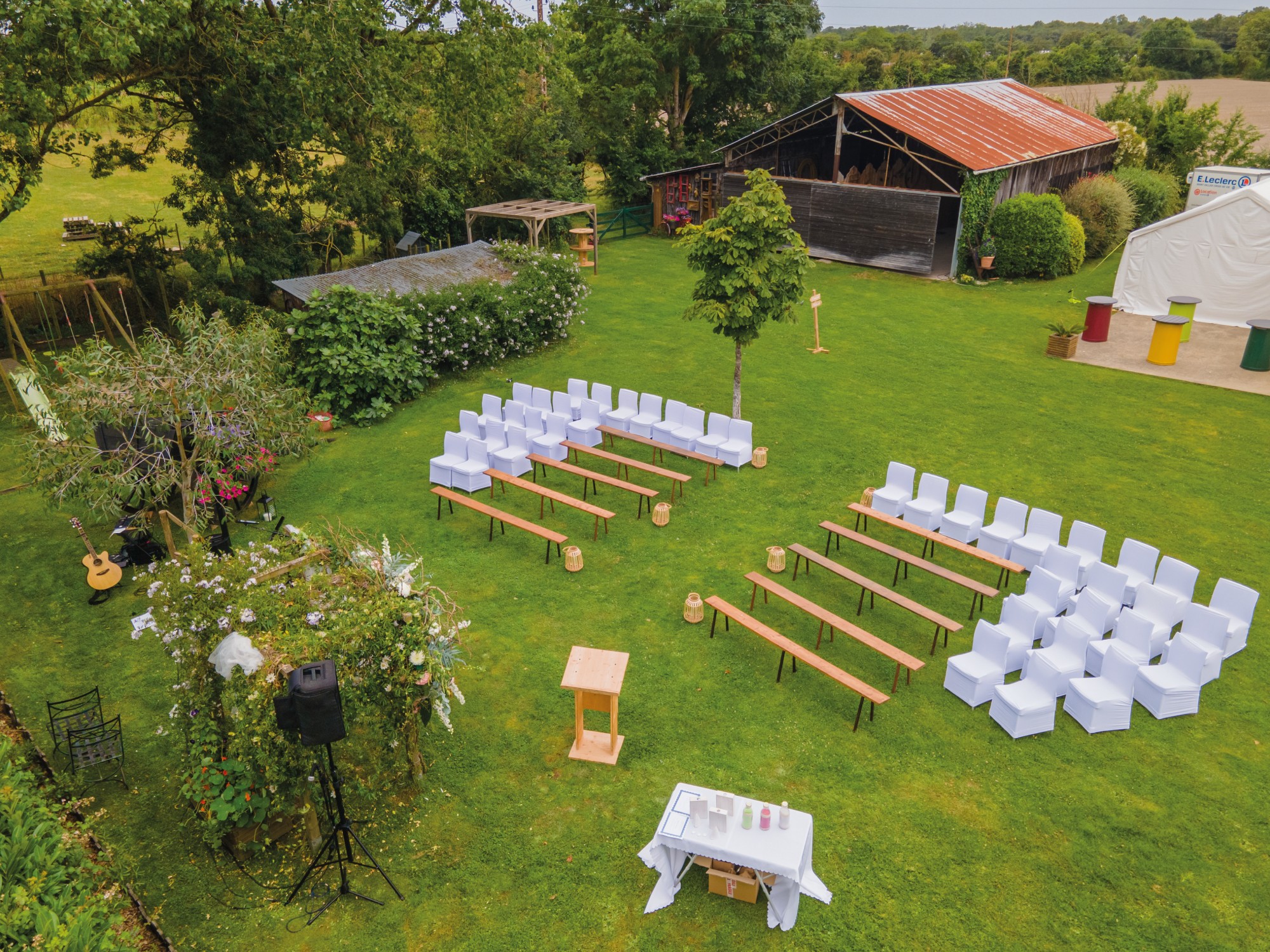 Photographie drone d'une cérémonie de mariage laïque