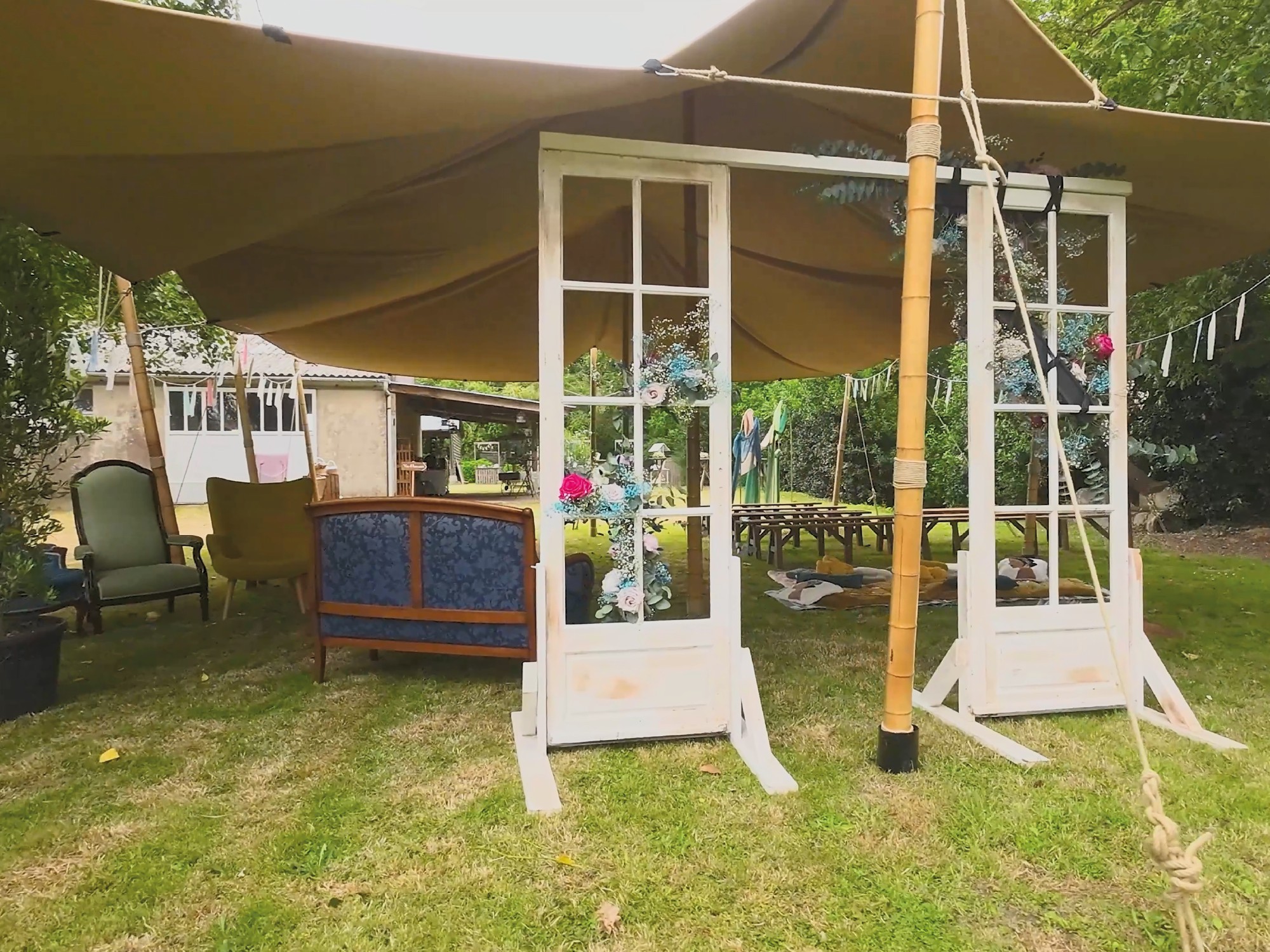 Photo issue d'une vidéo drone FPV pour présenter le lieu de cérémonie d'un mariage