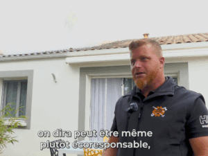 Photo extraite de la vidéo interview du Roux de Secours, société spécialisée dans le nettoyage extérieur à la vapeur