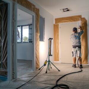 Photo d'un chantier de peinture au pistolet, issu d'une vidéo réalisée pour l'entreprise Wen Déco.