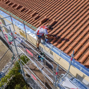 Photogrpahie aérienne de la société DB Couverture 85 pendant un remplacement de gouttière nantaise