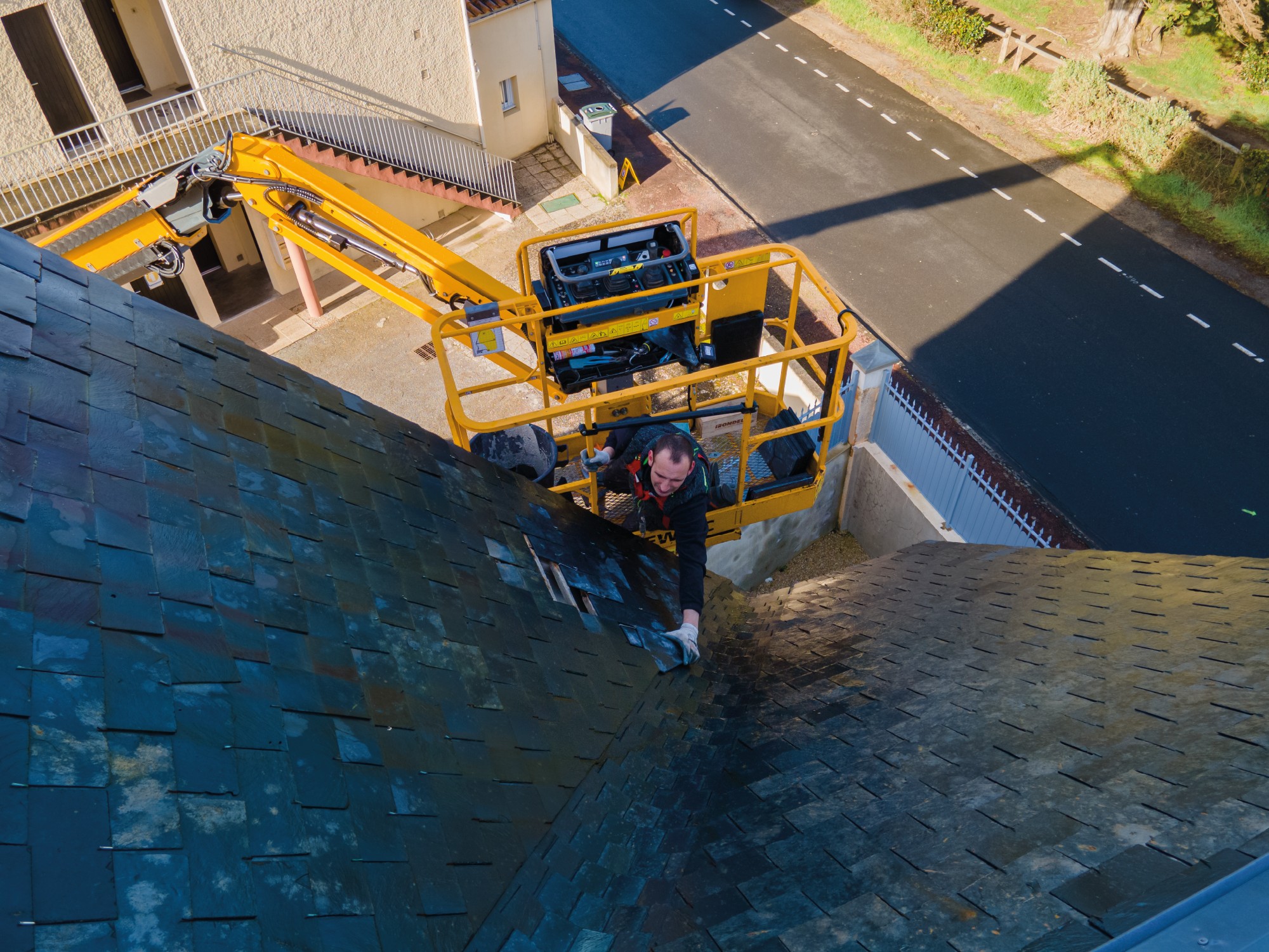 photo drone chantier couverture ardoise DronEsprit 01