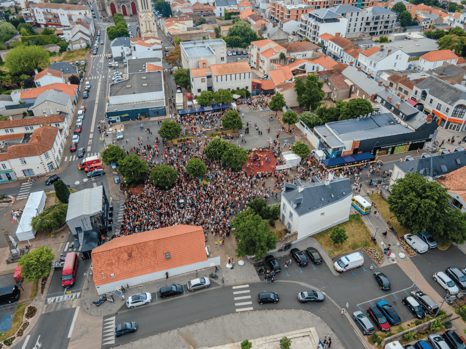 Photo et vidéo drone de la fête de la musique 2025 organisée par le Comité des Fêtes de Challans.