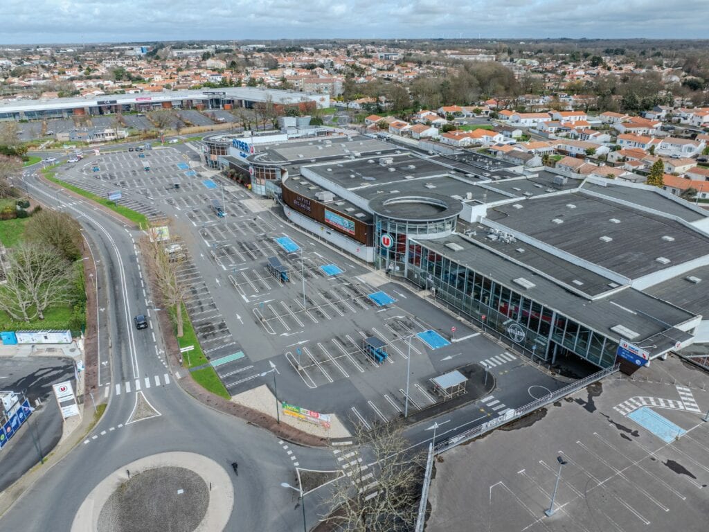 Centre commercial Hyper U Challans vue aérienne par drone.