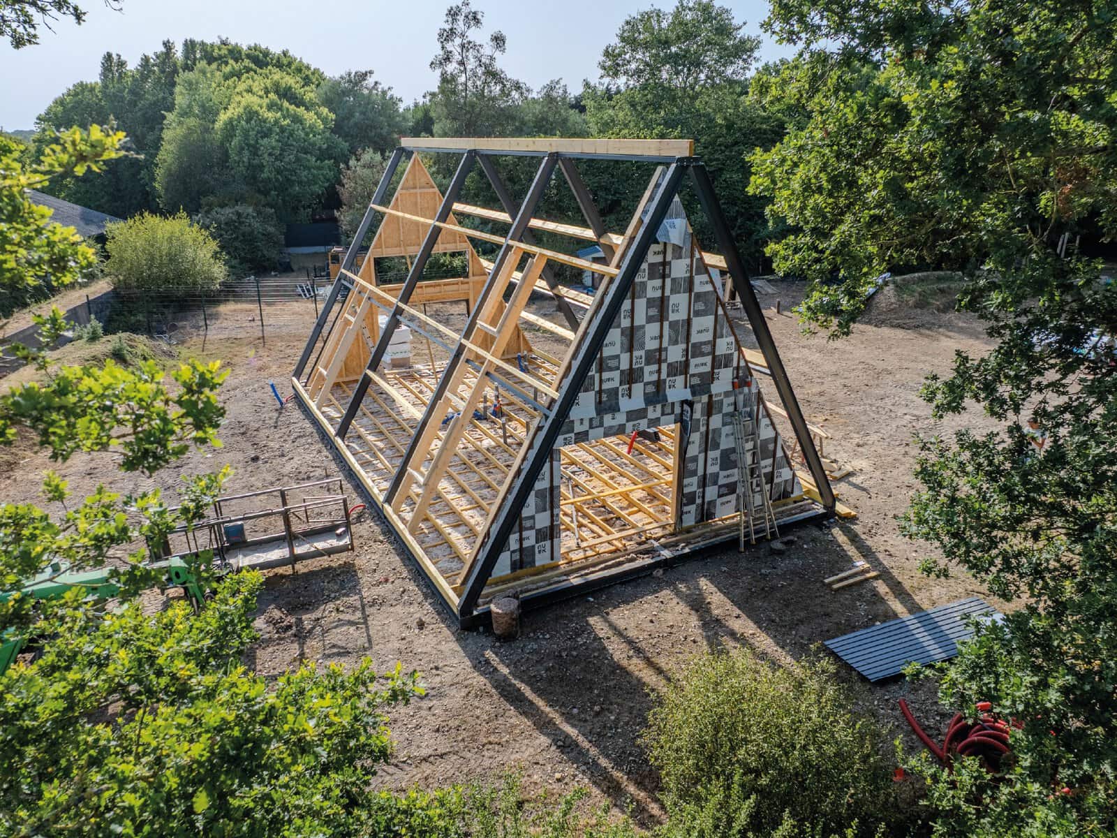 Photographie aérienne par drone d'une maison en A par un architecte challandais Ap2A